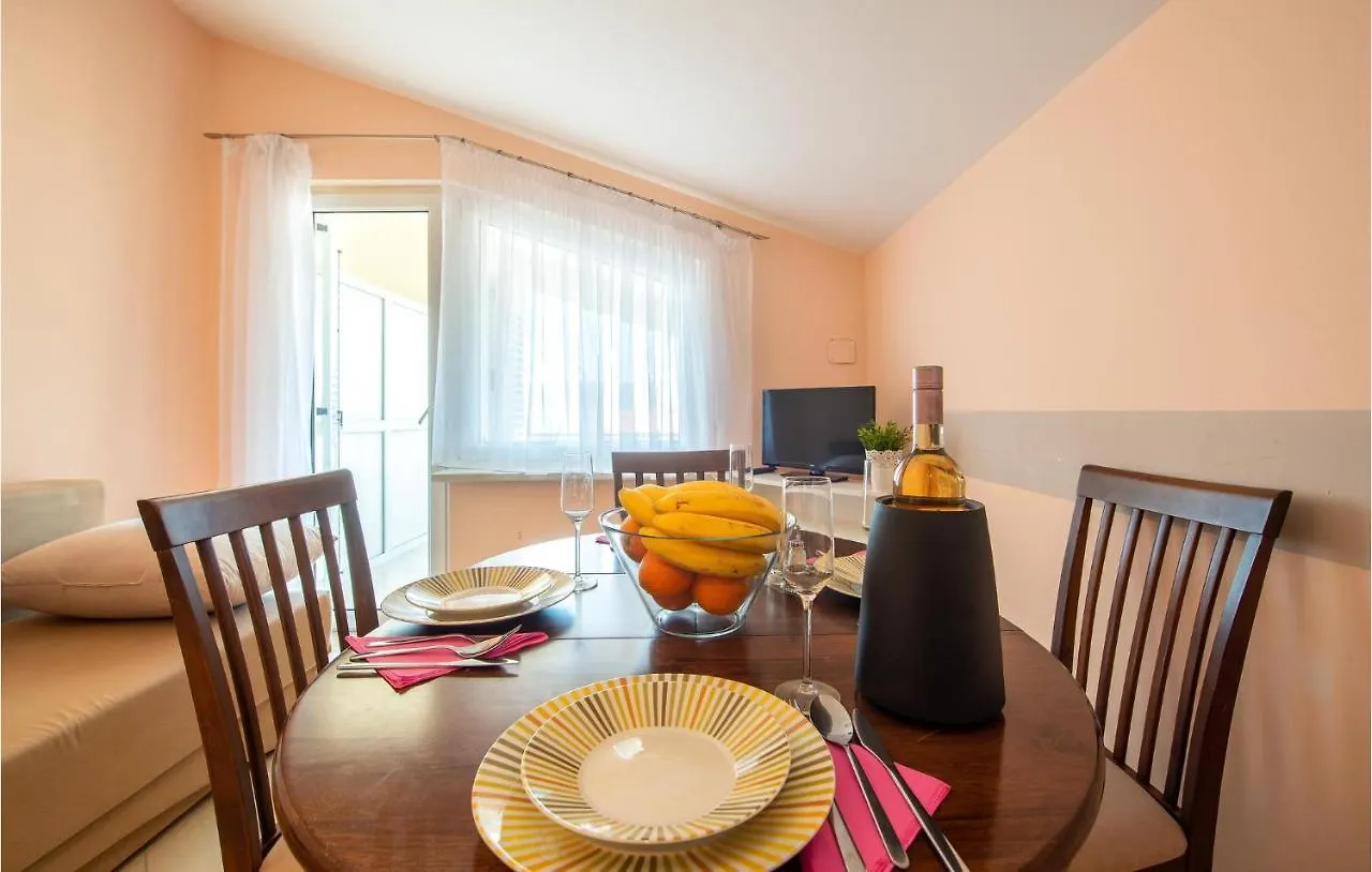 Amazing Apartment In Seline With Wifi